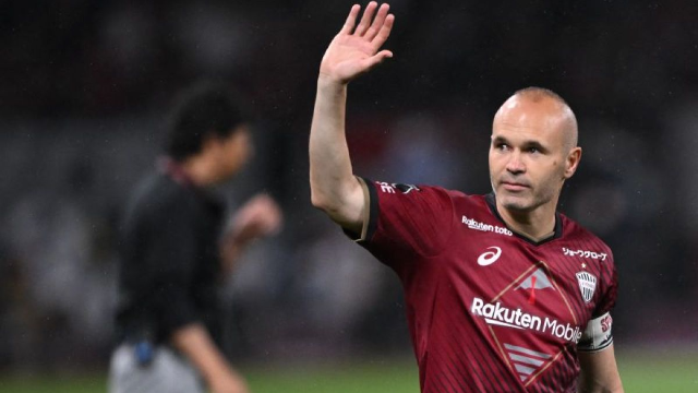 Legenda Barcelona Andres Iniesta Umumkan Pensiun